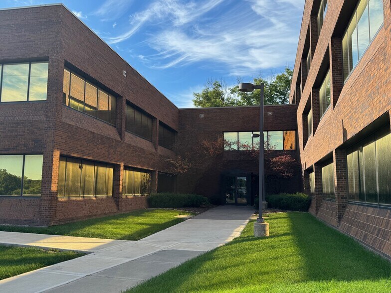 More Photos Of 4370 W 109th St, Overland Park Office For Lease