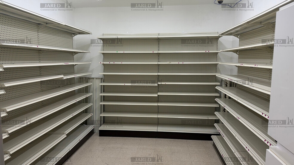 More Photos Of 509 S Union Ave, Springfield Light Distribution For Sale