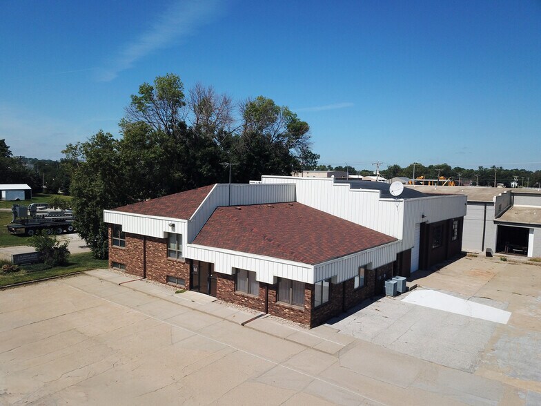 More Photos Of 1160 Lincoln St, Blair Light Manufacturing For Sale
