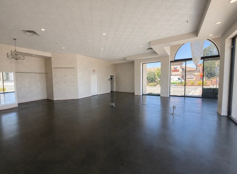 More Photos Of 2388-2400 Thousand Oaks Blvd, Thousand Oaks Freestanding For Lease