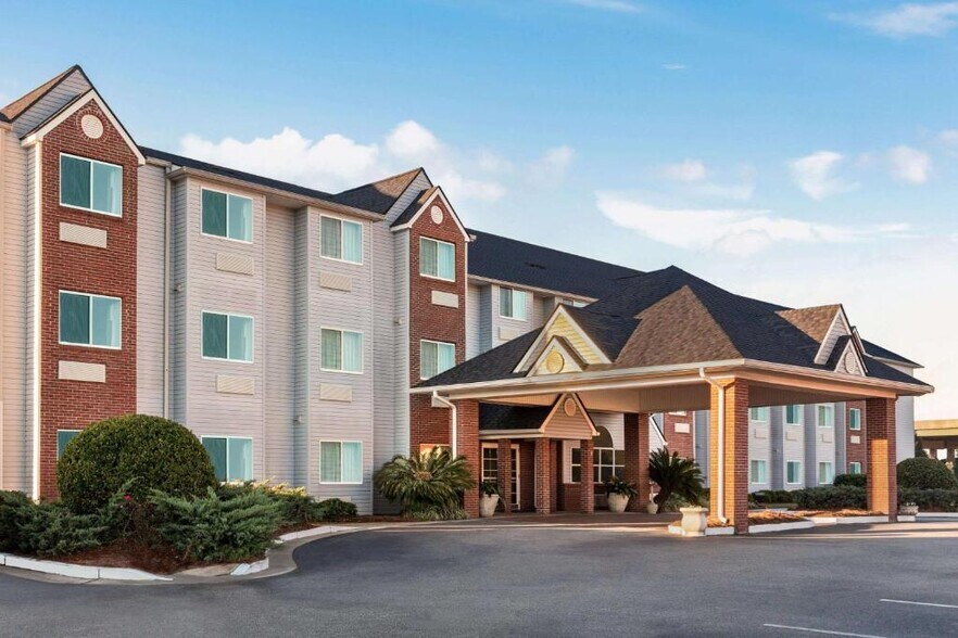 More Photos Of 196 Virginia Ave S, Tifton Hotel For Sale