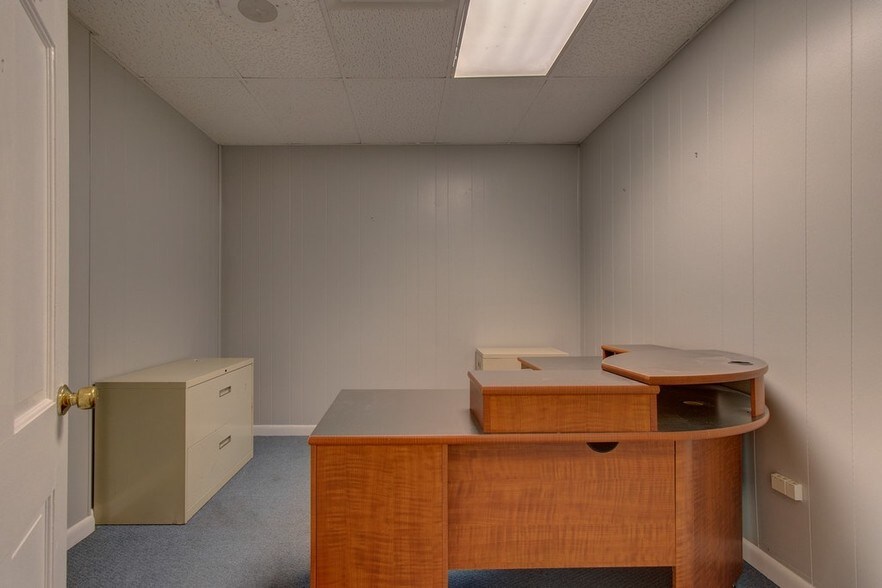 More Photos Of 4311 Appleton Ave NW, Roanoke Office For Lease