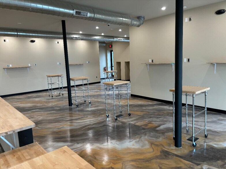 More Photos Of 28557 Woodward Ave, Berkley Storefront Retail Office For Lease