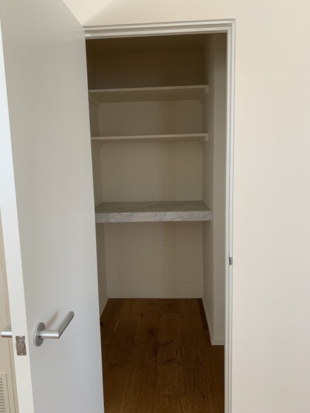 More Photos Of 926 Emerson St, Palo Alto Freestanding For Lease