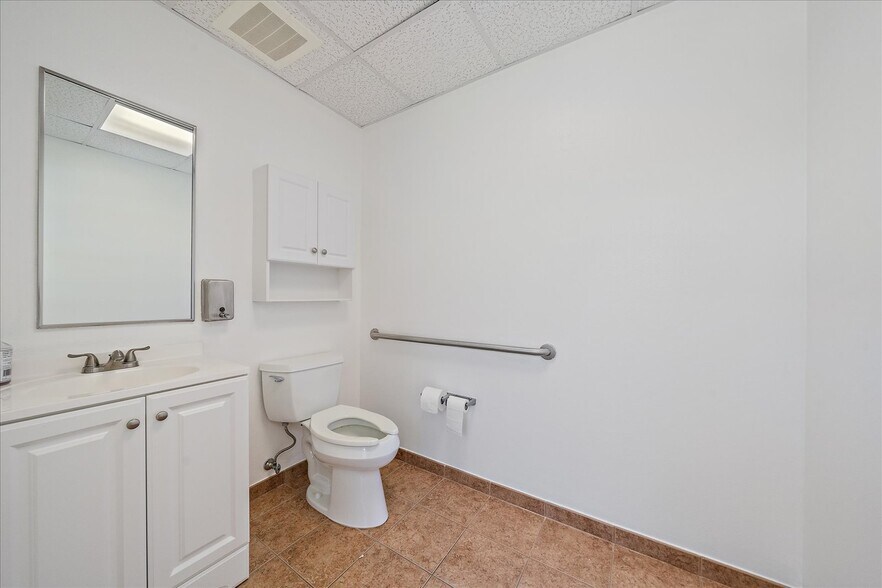 More Photos Of 306 N Rhodes Ave, Sarasota Medical For Sale