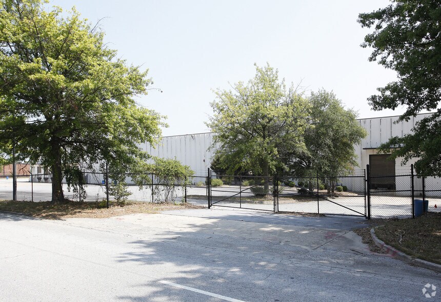 More Photos Of 6070 Lagrange Blvd SW, Atlanta Warehouse For Lease