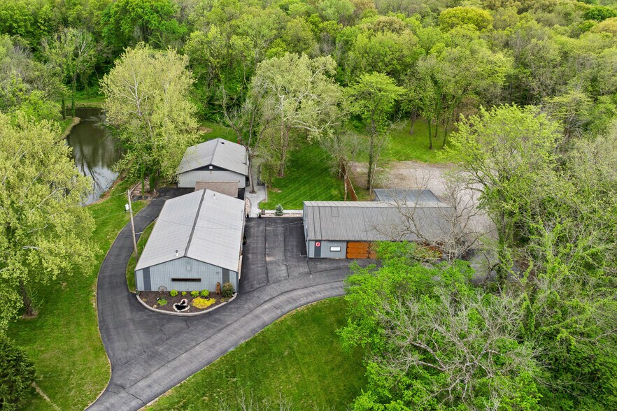 More Photos Of 11155 Hubbard Rd, Kansas City Flex For Sale
