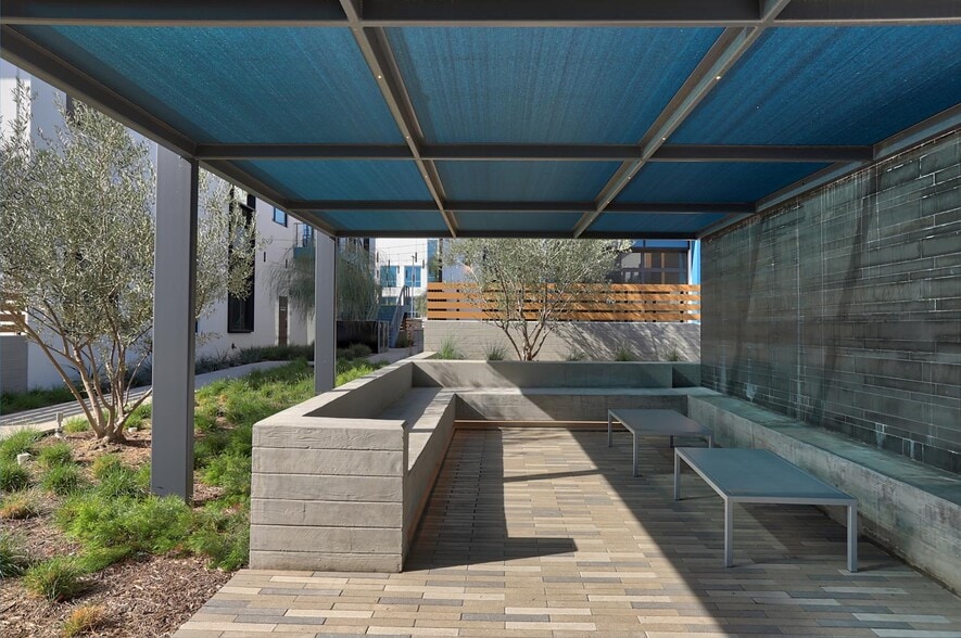 More Photos Of 3085 N Hollywood Way, Burbank Loft Creative Space For Lease
