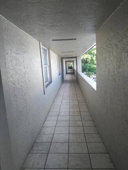More Photos Of 4861 N Dixie Hwy, Oakland Park Office Residential For Lease