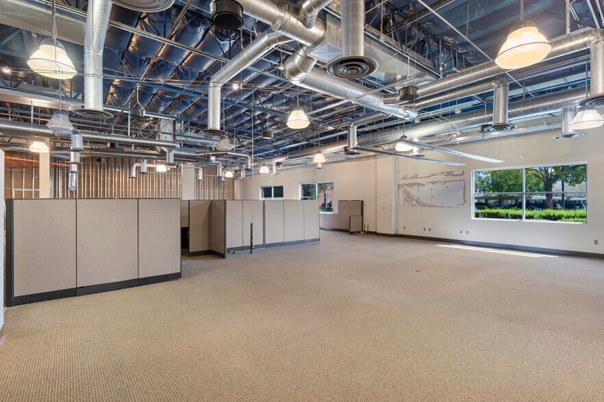 More Photos Of 900 S Pavilion Center Dr, Las Vegas Office For Sale