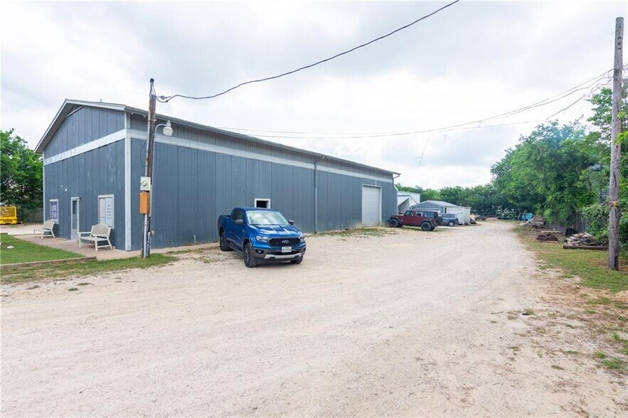 More Photos Of 10509 Old Manchaca Rd, Austin Warehouse For Lease