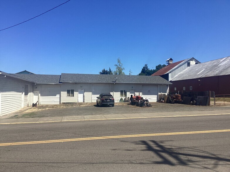 More Photos Of 190 W Main St, Yamhill Light Distribution For Sale