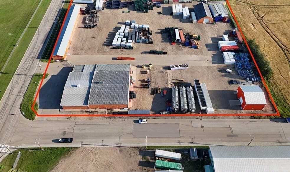 More Photos Of 6103 54 St, Ponoka Warehouse For Lease