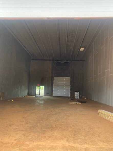 More Photos Of 94-1245 Halehana, Waipahu Service For Lease