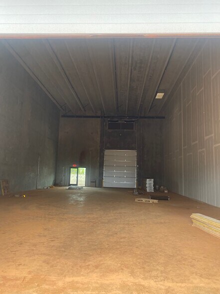 More Photos Of 94-1245 Halehana, Waipahu Service For Lease