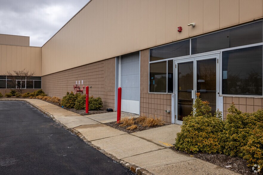 More Photos Of 1 Dodge Dr, West Caldwell Warehouse For Lease