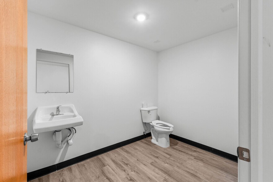 More Photos Of 2532 Spring Arbor Rd, Jackson Medical For Sale