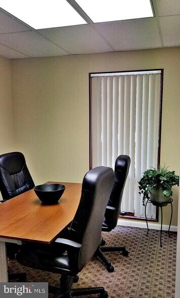 More Photos Of 12512 Lakeridge Dr, Woodbridge Medical For Sale