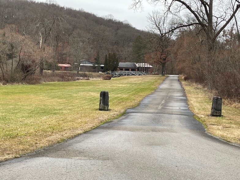 Primary Photo Of 102-103 Hicks Road Rd, Renfrew Flex For Sale