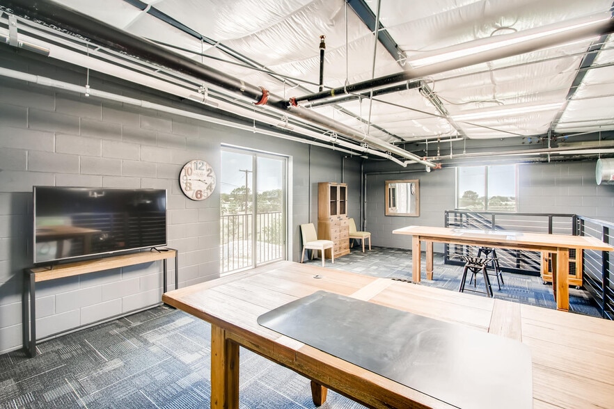 More Photos Of 2100 Double Creek Dr, Round Rock Warehouse For Sale