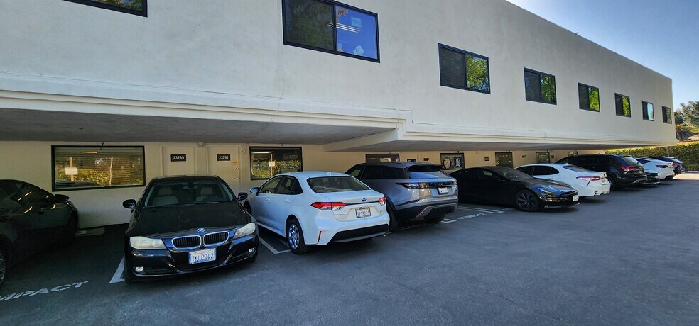 More Photos Of 23291 Ventura Blvd, Woodland Hills Loft Creative Space For Lease