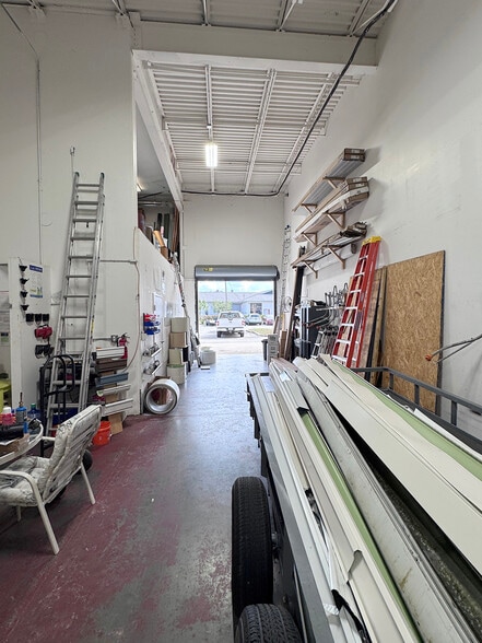 More Photos Of 1520 SE Niemeyer Cir, Port Saint Lucie Warehouse For Lease