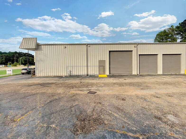 More Photos Of 2565 Government Blvd, Mobile Freestanding For Lease