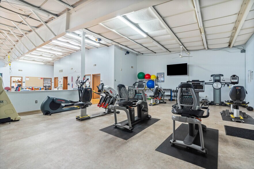 More Photos Of 18 Sportsman Dr, Clarion Medical For Sale