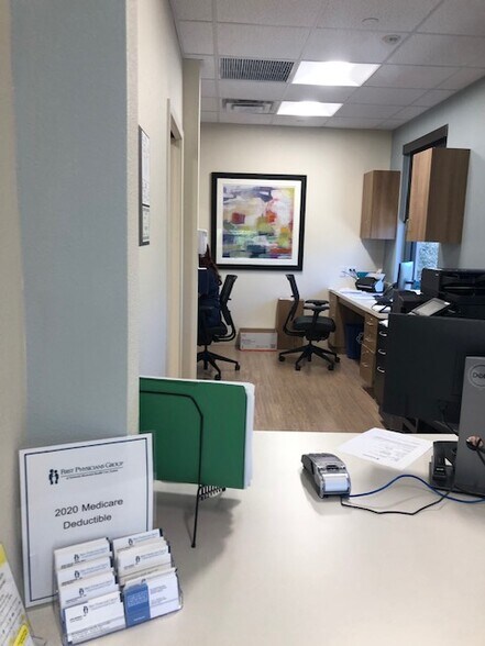 More Photos Of 435 Commercial Ct, Venice Medical For Lease