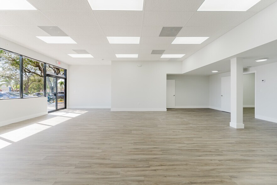 More Photos Of 209 W Hillsboro Blvd, Deerfield Beach General Retail For Lease