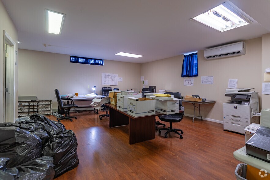 More Photos Of 146-19 228th St, Springfield Gardens Warehouse For Sale