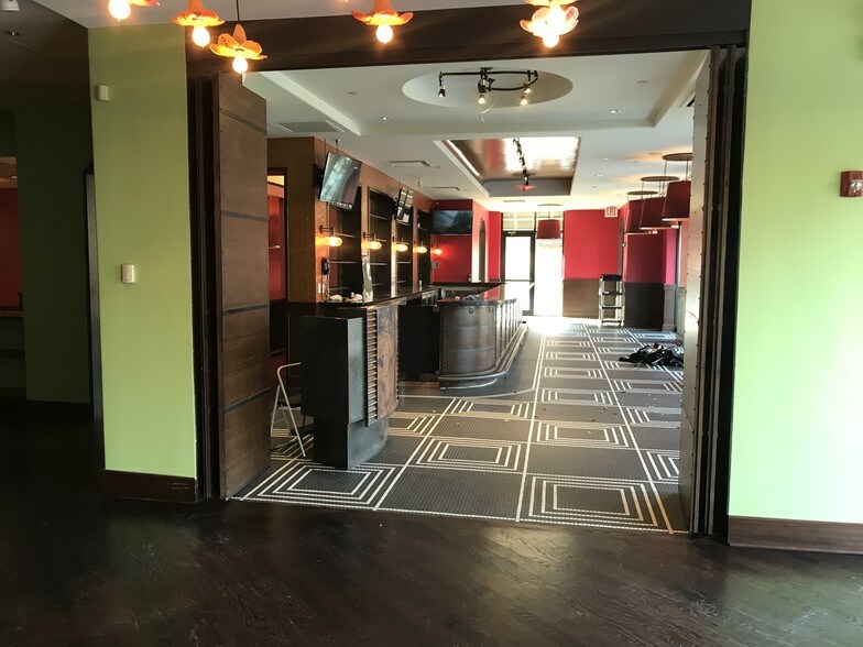 More Photos Of 1 Walker Ave, Clarendon Hills Office For Lease