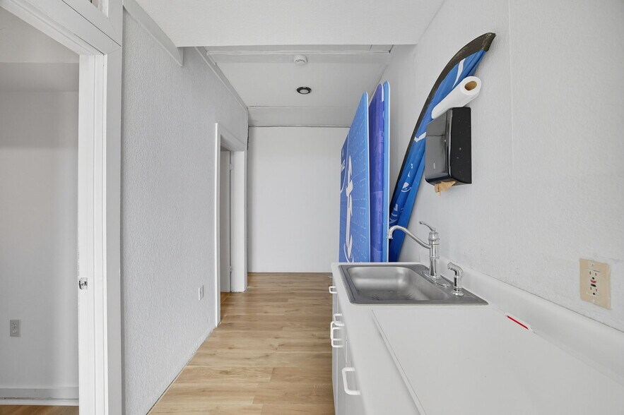 More Photos Of 101 East St, Hutto Storefront Retail Office For Lease