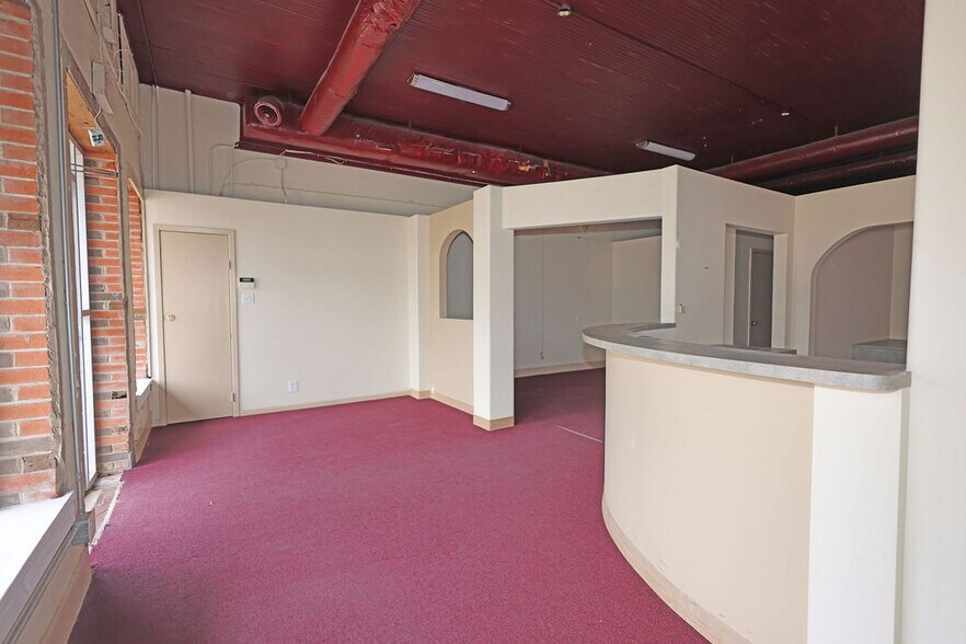 More Photos Of 303 E Main St, Humble Office For Lease