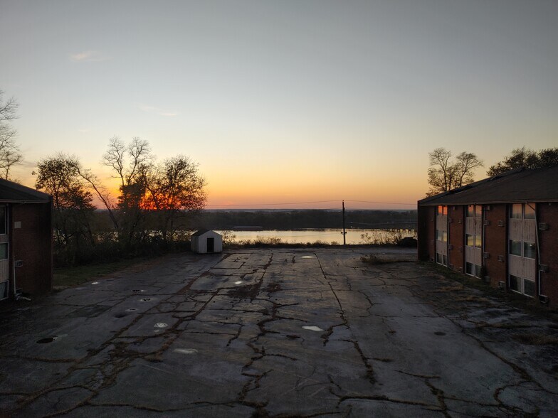 More Photos Of 300 S 3rd, Quincy Hotel For Sale