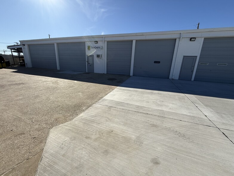 Primary Photo Of 1223 Crestdell Dr, Duncanville Warehouse For Lease