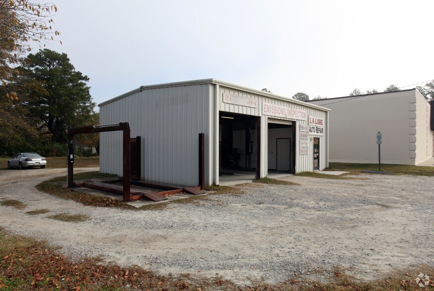 Primary Photo Of 316 Village Rd NE, Leland Auto Repair For Sale