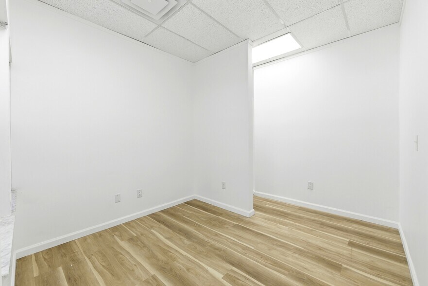 More Photos Of 8431 Baymeadows Way, Jacksonville Loft Creative Space For Lease
