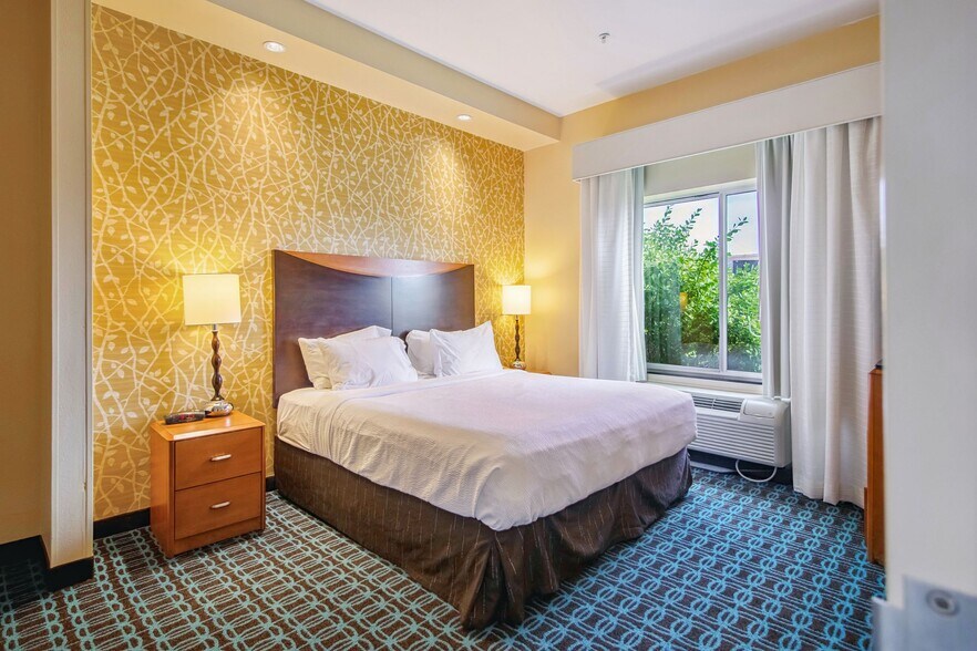More Photos Of 2107 SE Washington Blvd, Bartlesville Hotel For Sale