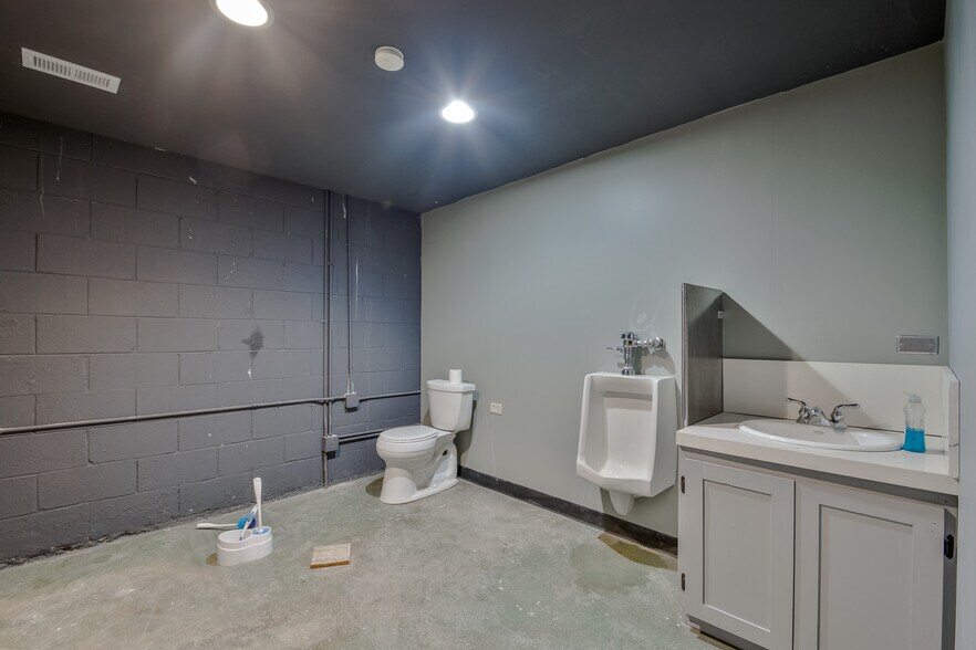 More Photos Of 7409 W Irving Park, Chicago General Retail For Sale