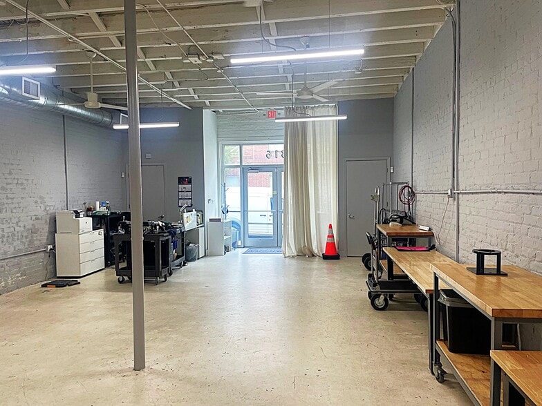 More Photos Of 316 Saint Joseph St, New Orleans General Retail For Lease