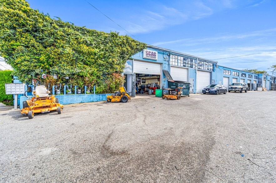 More Photos Of 75 Windsor Ave, Mineola Warehouse For Sale