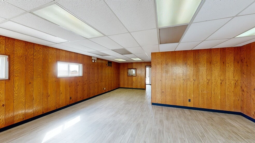More Photos Of 3504 S Virginia, Crystal Lake Truck Terminal For Sale