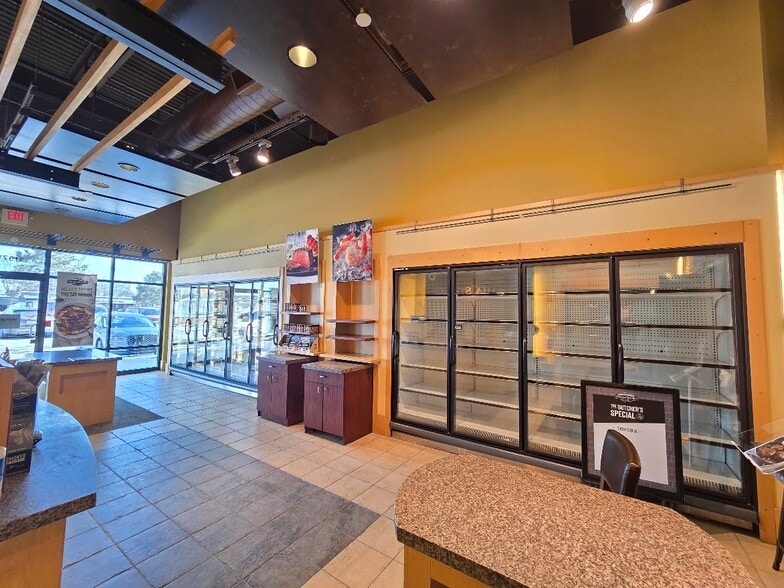 More Photos Of 31901-31991 Woodward Ave, Royal Oak Unknown For Lease
