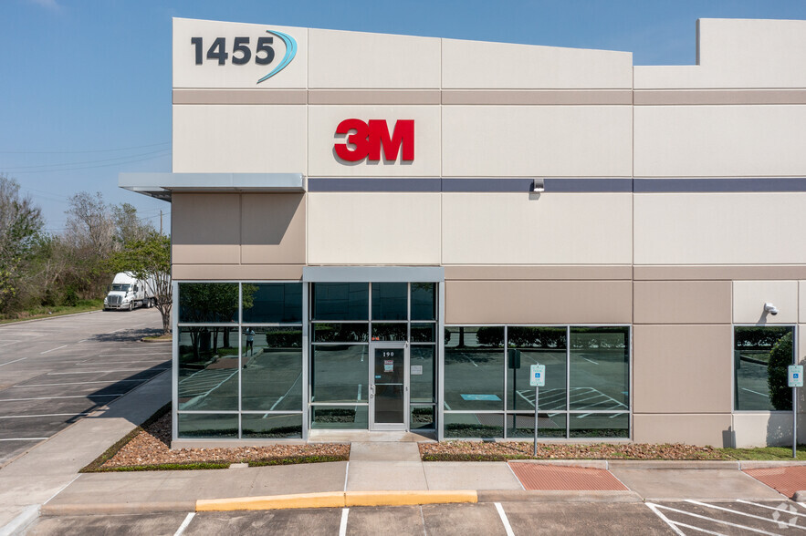 More Photos Of 1455 E Sam Houston Pky S, Pasadena Unknown For Lease