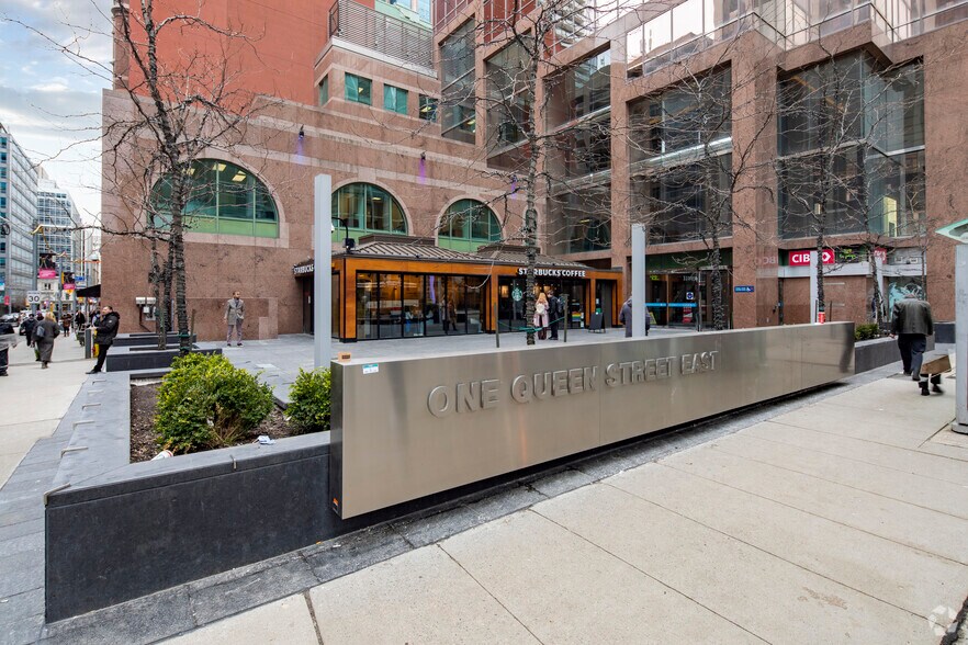 More Photos Of 1 Queen St E, Toronto Office For Lease