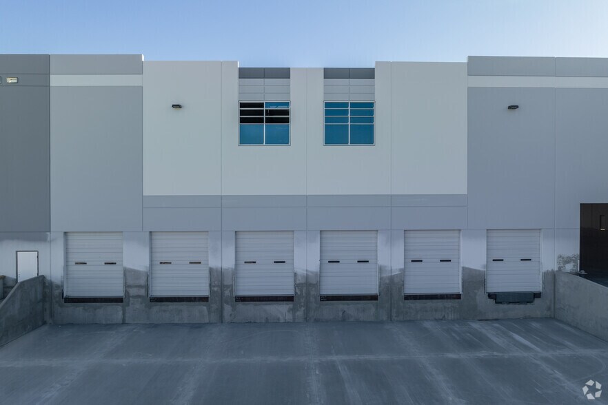 More Photos Of 2327 N Nellis Blvd, Las Vegas Distribution For Lease