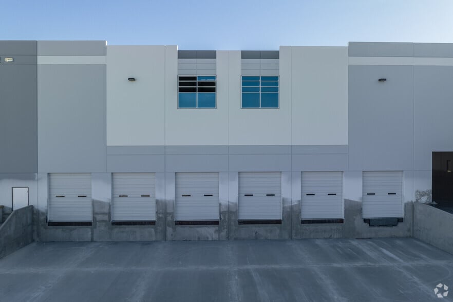More Photos Of 2327 N Nellis Blvd, Las Vegas Distribution For Lease