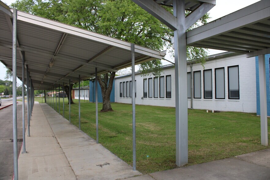 More Photos Of 1900 Pope St, Beaumont Flex For Sale