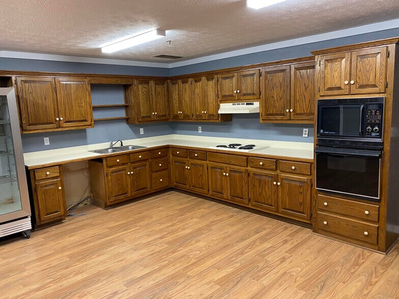 More Photos Of 4352 Canton Hwy, Cumming Warehouse For Sale